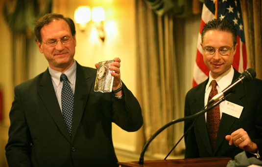 Craig D. Robins presenting a gift to Samuel A. Alito